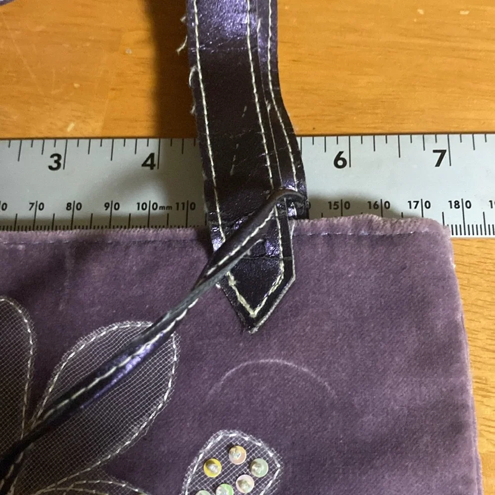 Gap velvet Kids lavender purse flaws the straps are peeling and on the side